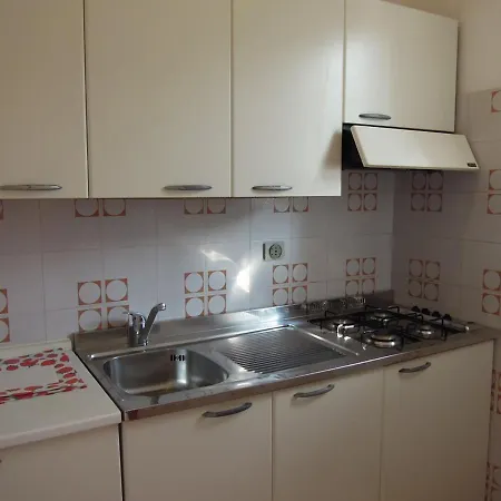 Apartman 6 People In A With Swimming Pool - By Beahost *