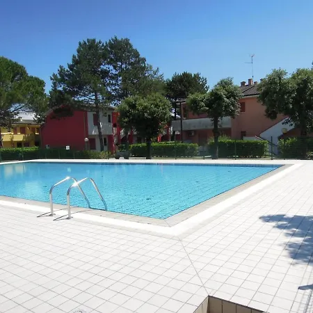 Lägenhet 6 People In A With Swimming Pool - By Beahost *